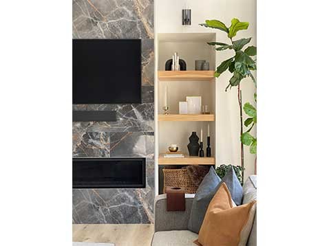 Living room with contrasting warm and cool earth tones